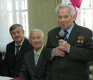 Михаил Калашников встретился с ветеранами