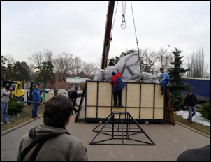 Перевозка памятника Юрию Гагарину в Лондон